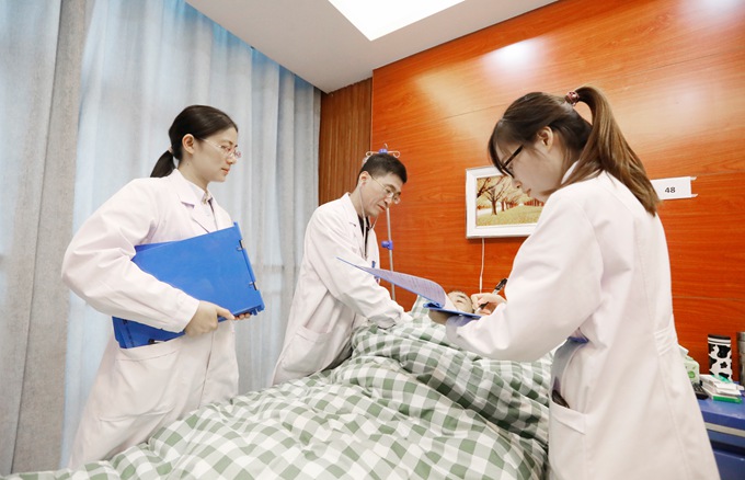 醫(yī)生服務(wù)照片